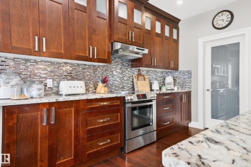 5204 Rue Eaglemont, Beaumont, AB - Indoor Photo Showing Kitchen