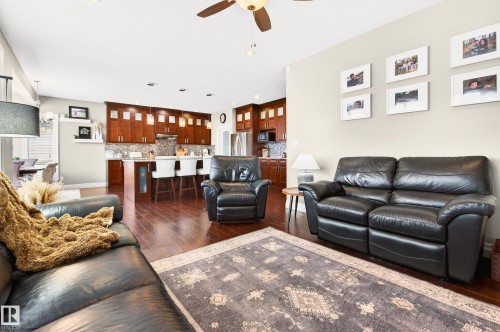 5204 Rue Eaglemont, Beaumont, AB - Indoor Photo Showing Living Room