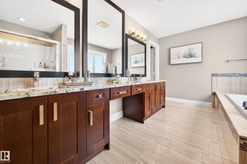 5204 Rue Eaglemont, Beaumont, AB - Indoor Photo Showing Bathroom