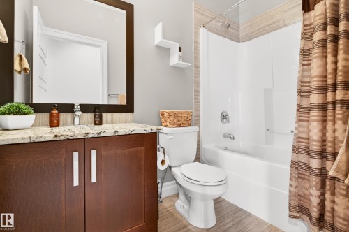5204 Rue Eaglemont, Beaumont, AB - Indoor Photo Showing Bathroom