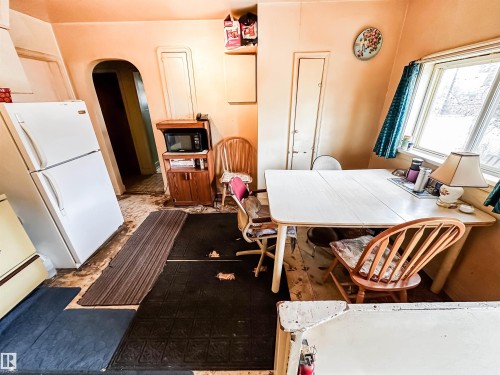 11345 93 Street, Edmonton, AB - Indoor