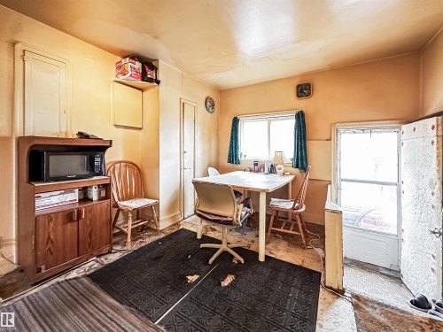 11345 93 Street, Edmonton, AB - Indoor