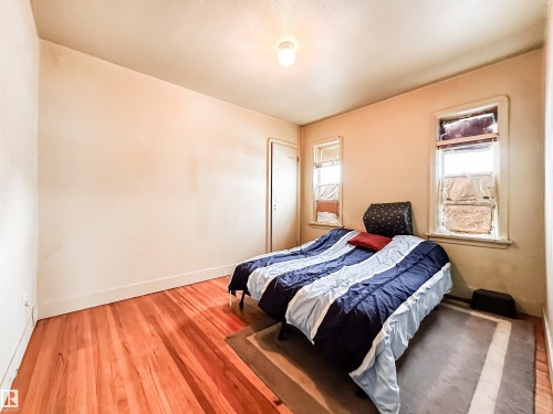 11345 93 Street, Edmonton, AB - Indoor Photo Showing Bedroom