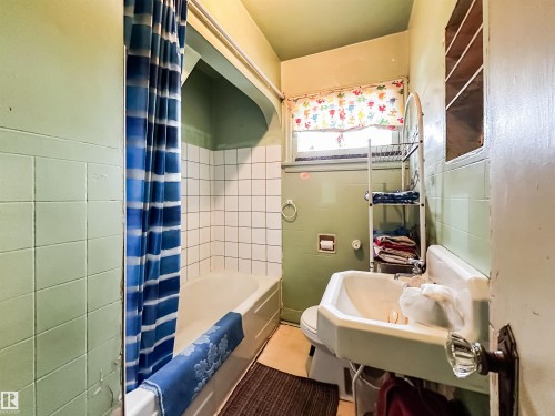 11345 93 Street, Edmonton, AB - Indoor Photo Showing Bathroom