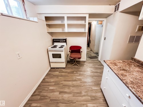 11345 93 Street, Edmonton, AB - Indoor