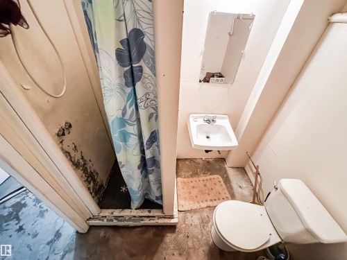 11345 93 Street, Edmonton, AB - Indoor Photo Showing Bathroom