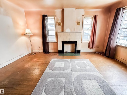 11345 93 Street, Edmonton, AB - Indoor With Fireplace