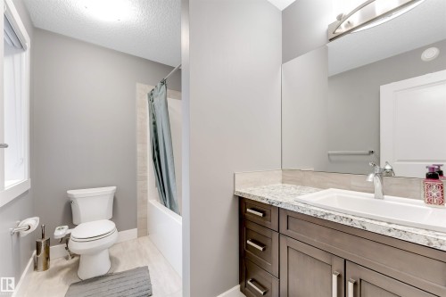 2987 Chokecherry Common, Edmonton, AB - Indoor Photo Showing Bathroom
