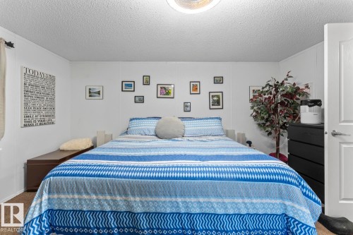4606 Labrador Road, Cold Lake, AB - Indoor Photo Showing Bedroom