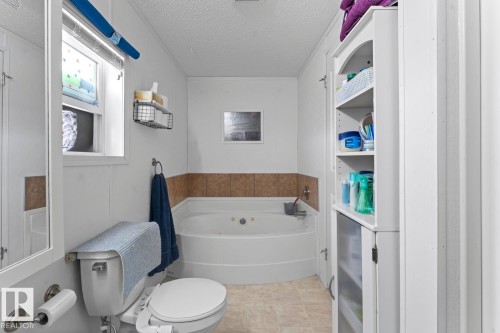 4606 Labrador Road, Cold Lake, AB - Indoor Photo Showing Bathroom