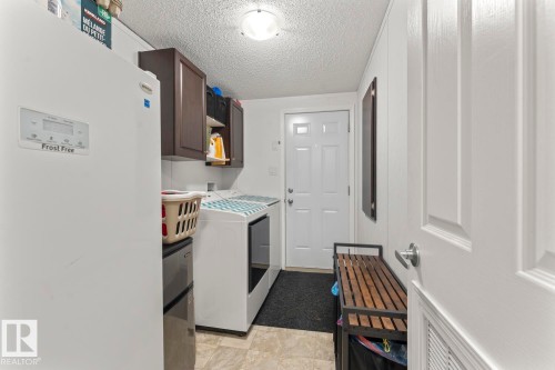 4606 Labrador Road, Cold Lake, AB - Indoor Photo Showing Laundry Room