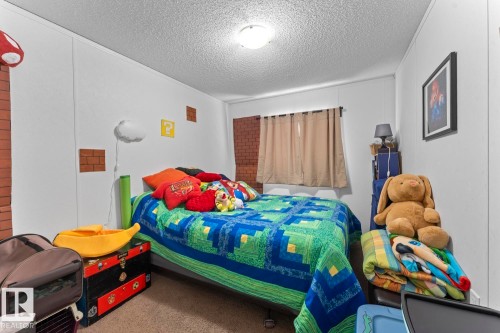 4606 Labrador Road, Cold Lake, AB - Indoor Photo Showing Bedroom