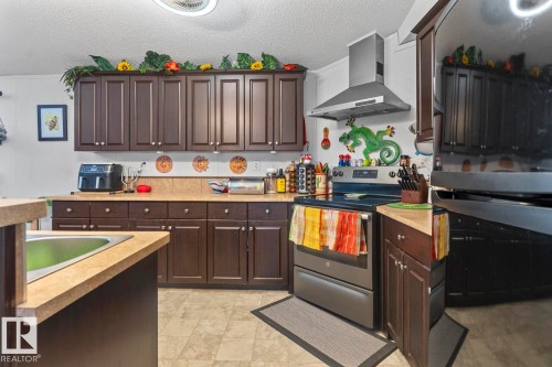4606 Labrador Road, Cold Lake, AB - Indoor Photo Showing Kitchen