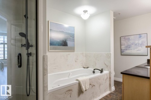 1103 9020 Jasper Avenue, Edmonton, AB - Indoor Photo Showing Bathroom