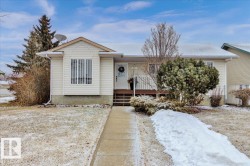 5316 53 Avenue Mundare, AB T0B 3H0
