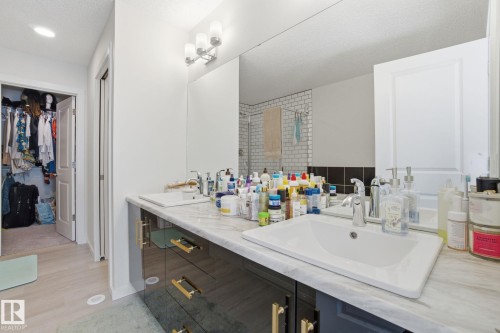 15851 22 Avenue, Edmonton, AB - Indoor Photo Showing Bathroom