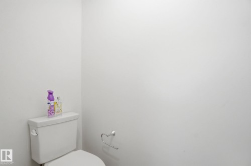 15851 22 Avenue, Edmonton, AB - Indoor Photo Showing Bathroom