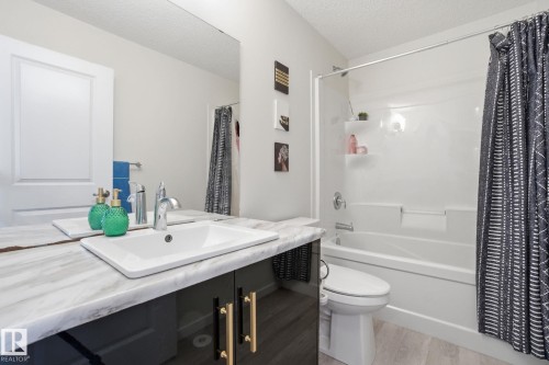 15851 22 Avenue, Edmonton, AB - Indoor Photo Showing Bathroom