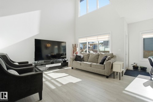 15851 22 Avenue, Edmonton, AB - Indoor Photo Showing Living Room