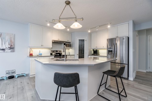 66 Bridgeport Wynd, Leduc, AB - Indoor Photo Showing Kitchen With Upgraded Kitchen