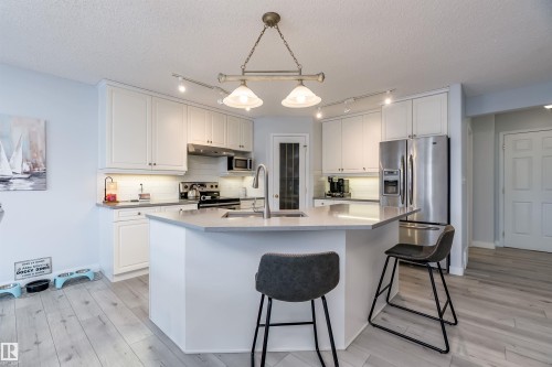 66 Bridgeport Wynd, Leduc, AB - Indoor Photo Showing Kitchen With Upgraded Kitchen