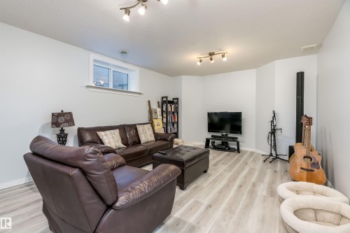 66 Bridgeport Wynd, Leduc, AB - Indoor Photo Showing Living Room