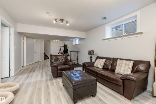 66 Bridgeport Wynd, Leduc, AB - Indoor Photo Showing Living Room