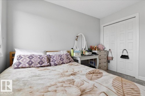 This room features light grey walls and grey carpet flooring - 203 Cavanagh Common, Edmonton, AB - Indoor Photo Showing Bedroom