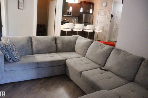 110 1144 Adamson Drive, Edmonton, AB - Indoor Photo Showing Living Room