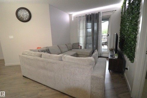 110 1144 Adamson Drive, Edmonton, AB - Indoor Photo Showing Living Room