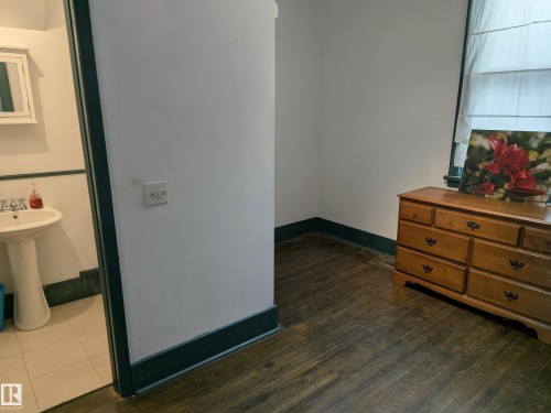 8416 104 Street, Edmonton, AB - Indoor