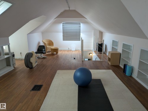 8416 104 Street, Edmonton, AB - Indoor