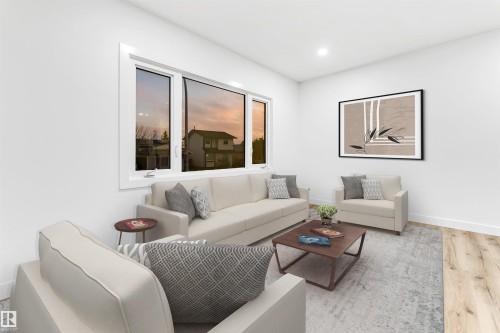 4616 32 Avenue, Edmonton, AB - Indoor Photo Showing Living Room