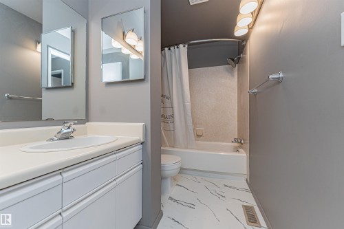 17020 100 Street, Edmonton, AB - Indoor Photo Showing Bathroom
