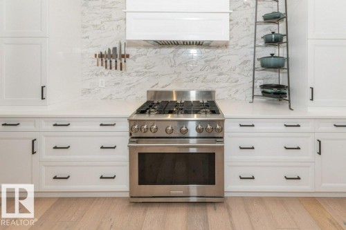 698 Howatt Drive Sw, Edmonton, AB - Indoor Photo Showing Kitchen