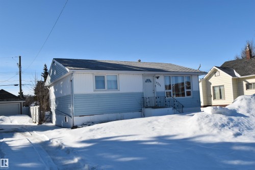 5221 49 Avenue  St. Paul Town, AB T0A 3A1