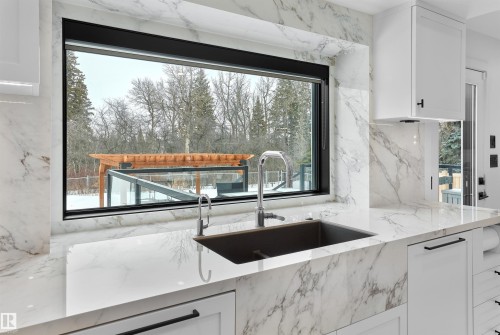 1486 Welbourn Drive, Edmonton, AB - Indoor Photo Showing Kitchen