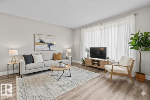 13311 Dovercourt Avenue, Edmonton, AB - Indoor Photo Showing Living Room