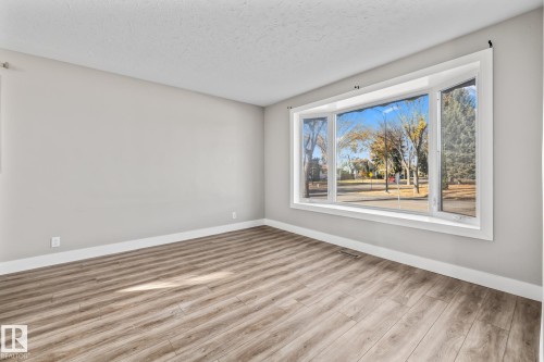 13311 Dovercourt Avenue, Edmonton, AB - Indoor Photo Showing Other Room