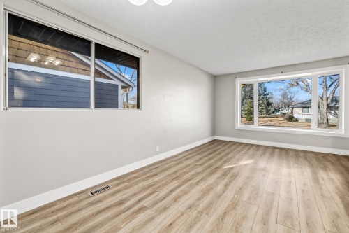 13311 Dovercourt Avenue, Edmonton, AB - Indoor