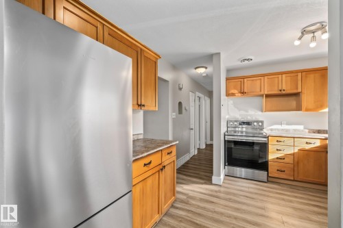 13311 Dovercourt Avenue, Edmonton, AB - Indoor Photo Showing Kitchen