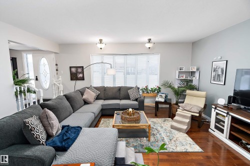 252 Parkside Drive, Wetaskiwin, AB - Indoor Photo Showing Living Room