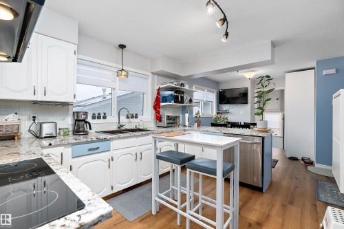 252 Parkside Drive, Wetaskiwin, AB - Indoor Photo Showing Kitchen