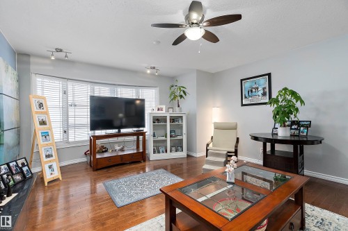 252 Parkside Drive, Wetaskiwin, AB - Indoor Photo Showing Living Room