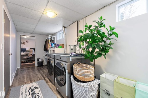 252 Parkside Drive, Wetaskiwin, AB - Indoor Photo Showing Laundry Room