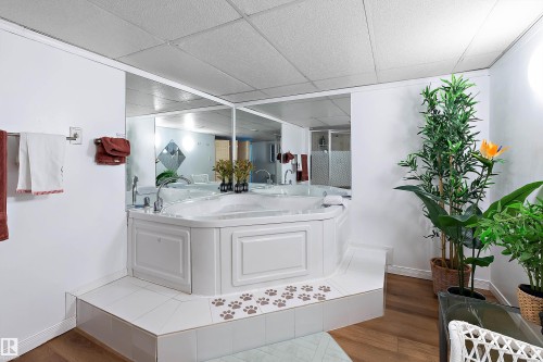 252 Parkside Drive, Wetaskiwin, AB - Indoor Photo Showing Bathroom