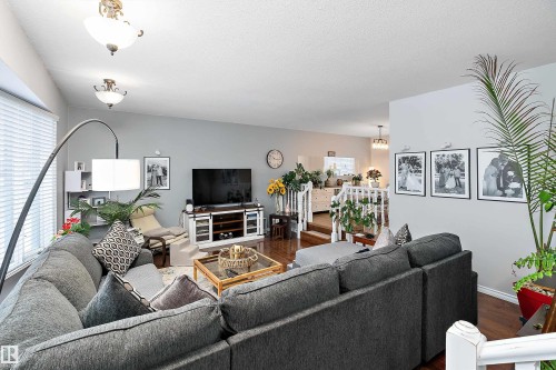 252 Parkside Drive, Wetaskiwin, AB - Indoor Photo Showing Living Room