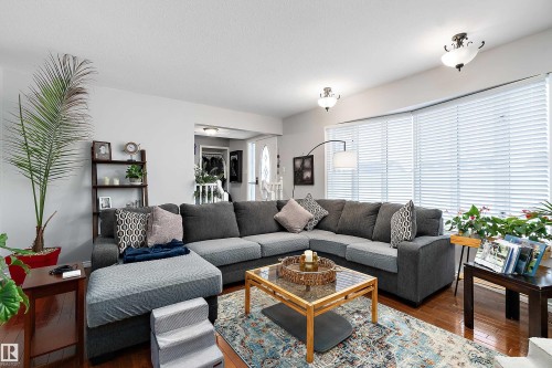252 Parkside Drive, Wetaskiwin, AB - Indoor Photo Showing Living Room