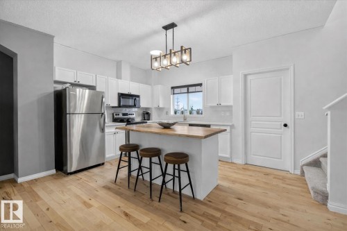 2 3010 33 Avenue, Edmonton, AB - Indoor Photo Showing Kitchen With Upgraded Kitchen