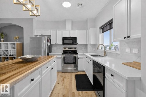 2 3010 33 Avenue, Edmonton, AB - Indoor Photo Showing Kitchen With Double Sink With Upgraded Kitchen